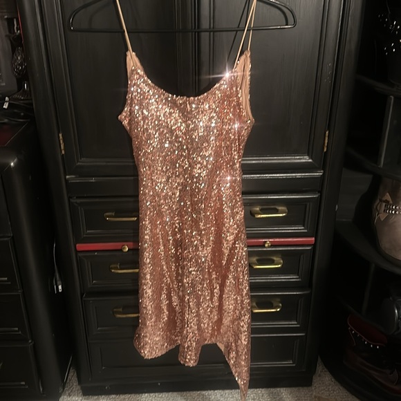 Rose Gold Asymmetrical Sequin Glass - Picture 9 of 10